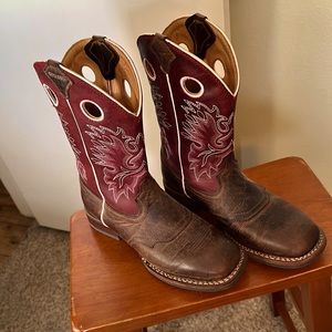 Shyanne red and brown boots. Size 9. Only worn one time.